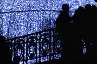 Sokakta Noel ışıkları