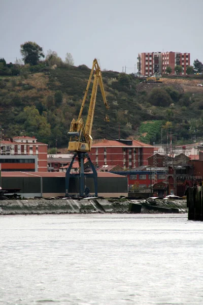 Průmyslové Prostředí Ústí Řeky Bilbao Deštivém Dni — Stock fotografie