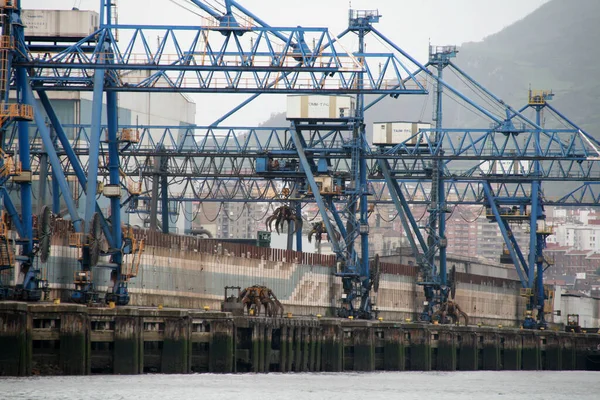 Industrieumgebung Der Mündung Von Bilbao Einem Regnerischen Tag — Stockfoto