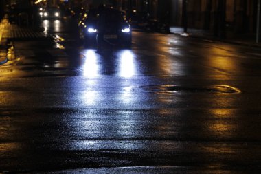 Bilbao şehrinde gece manzarası