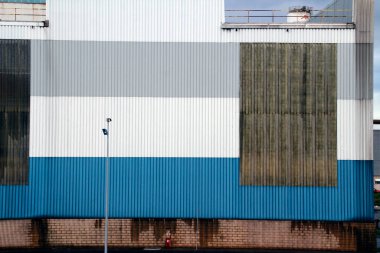 Bilbao 'nun nehir kıyısında sanayi manzarası