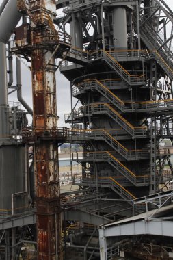 Bilbao 'nun nehir kıyısında sanayi manzarası