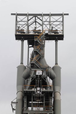 Bilbao 'nun nehir kıyısında sanayi manzarası