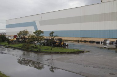 Bilbao 'nun nehir kıyısında sanayi manzarası