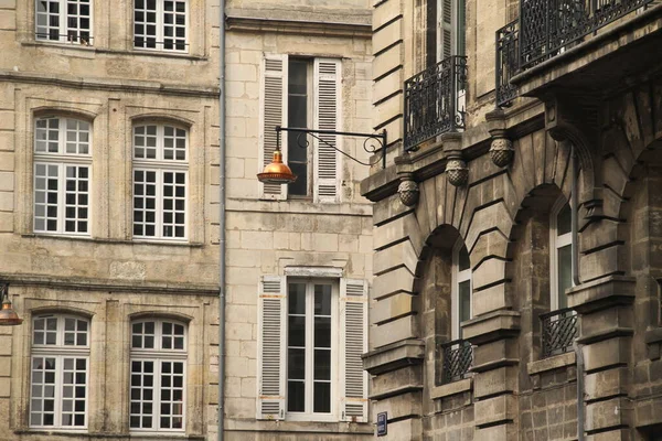 Bordeaux şehrinin mimarisi.