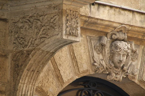 Bordeaux şehrinin mimarisi.