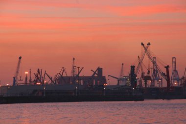 Akşamları Bilbao Estuary