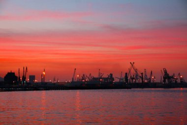 Akşamları Bilbao Estuary