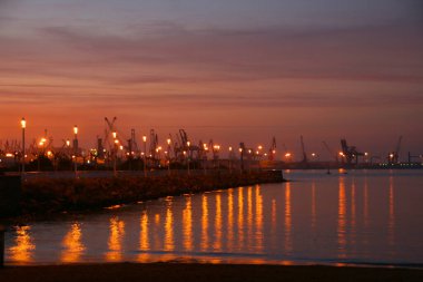 Akşamları Bilbao Estuary