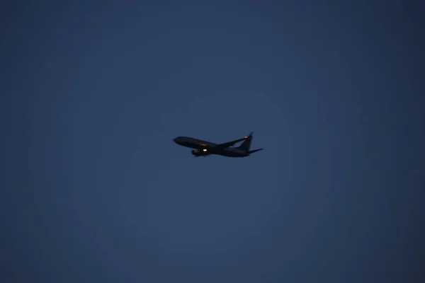 Uçak Inişe Yaklaşıyor — Stok fotoğraf