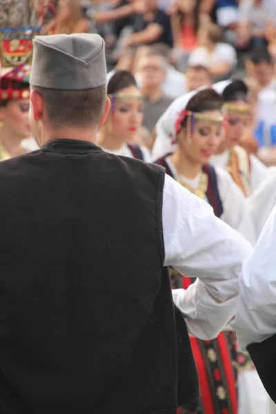 祭りの伝統的なバルカン舞踊 — ストック写真