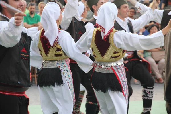 Festivalde Geleneksel Balkanik Dans — Stok fotoğraf