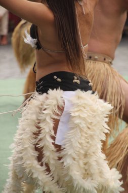 Güney Denizleri Halk Festivali 'nde dans ediyor