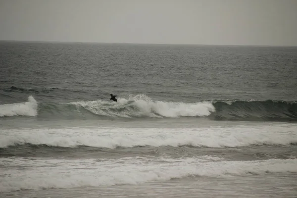 Surfing Wybrzeżu Kraju Basków — Zdjęcie stockowe
