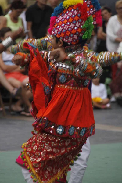 印度的民间舞蹈 在街头表演 — 图库照片
