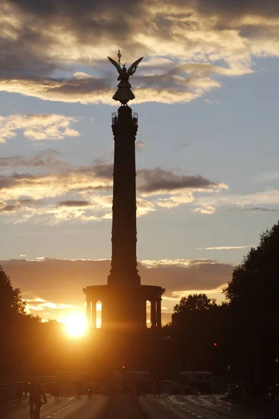 Gün Batımında Berlin Zafer Sütunu — Stok fotoğraf