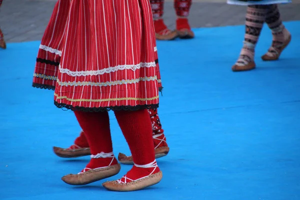 Serbischer Volkstanz Auf Einem Straßenfest — Stockfoto