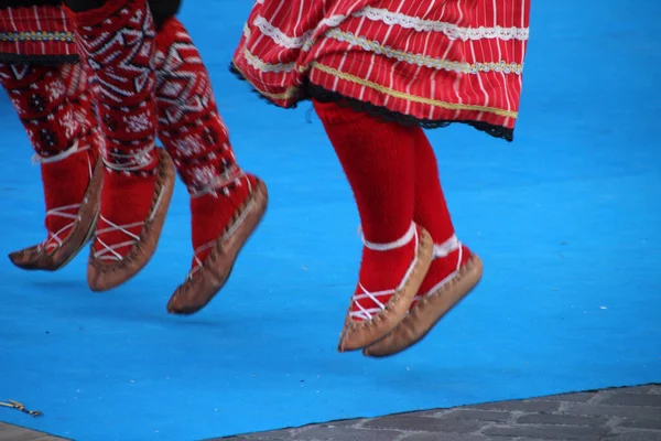 Serbischer Volkstanz Auf Einem Straßenfest — Stockfoto