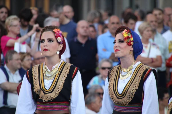 Сербський Народний Танець Вуличному Фестивалі — стокове фото