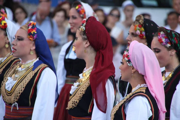 Serbischer Volkstanz Auf Einem Straßenfest — Stockfoto