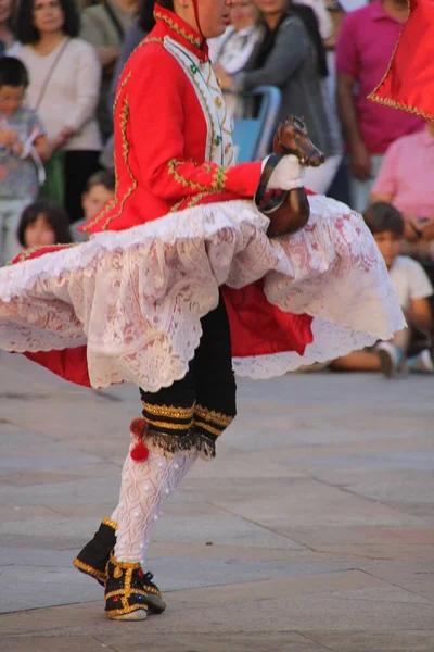 Bir Sokak Festivalinde Bask Halk Dansı Sergisi — Stok fotoğraf