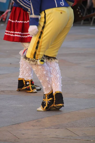 Bir Sokak Festivalinde Bask Halk Dansı Sergisi — Stok fotoğraf