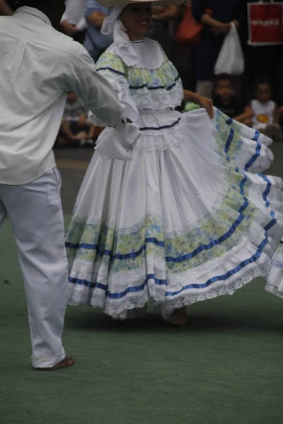 Народный Танец Колумбии Уличном Фестивале — стоковое фото