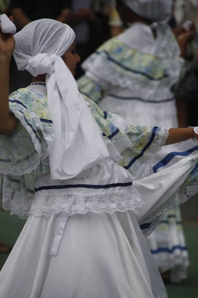 Néptánc Kolumbiából Egy Utcai Fesztiválon — Stock Fotó