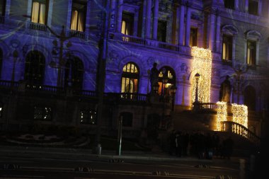 Sokakta Noel ışıkları