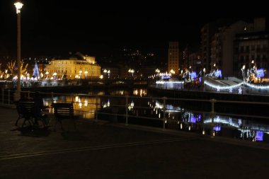 Sokakta Noel ışıkları