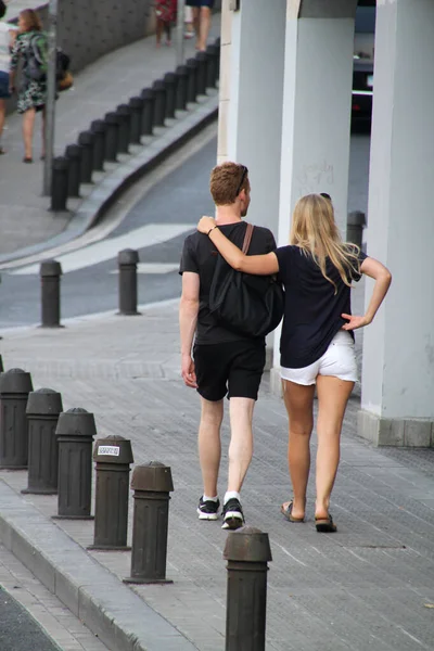 Coppia Passeggiando Strada — Foto Stock