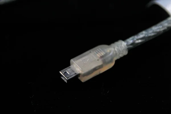 Isolierter Usb Auf Schwarzem Hintergrund — Stockfoto