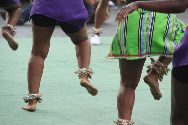 ストリートフェスティバルでの南アフリカ舞踊 — ストック写真
