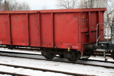 Tren istasyonunda yük vagonları