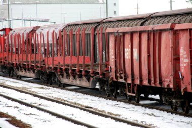 Tren istasyonunda yük vagonları