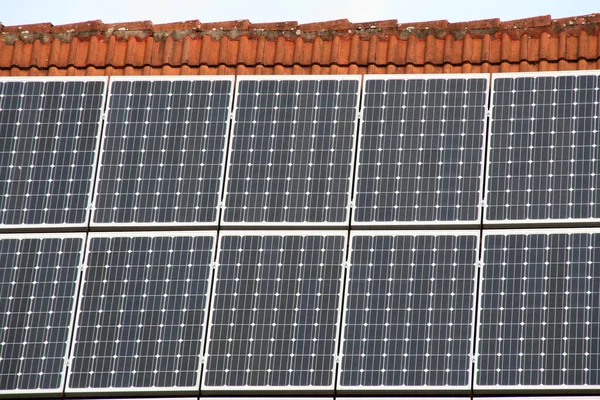 Panel Słoneczny Dachu Domu — Zdjęcie stockowe