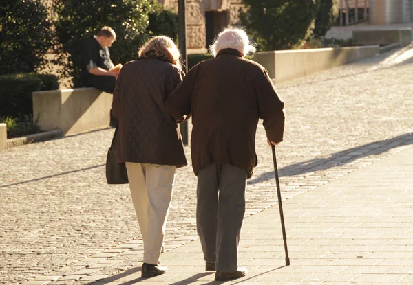 Ältere Menschen Auf Der Straße — Stockfoto