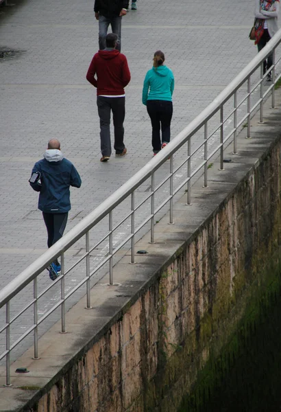 Gente Caminando Por Calle — Foto de Stock