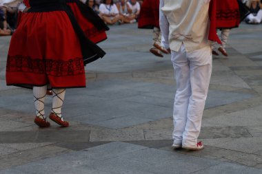 Bask halk dansı gösterisi