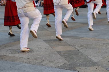 Bask halk dansı gösterisi
