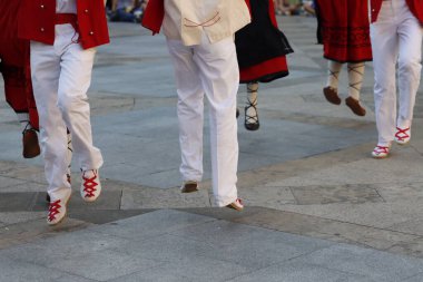 Bask halk dansı gösterisi