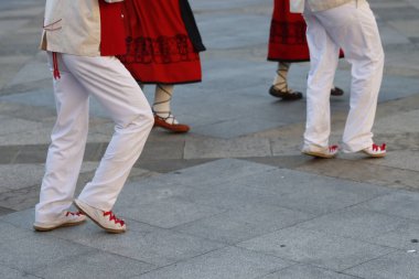 Bask halk dansı gösterisi