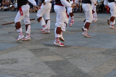 Bask halk dansı gösterisi