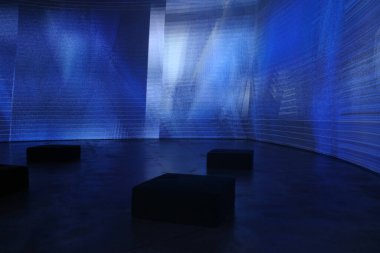 Sanat müzesini ziyaret et.