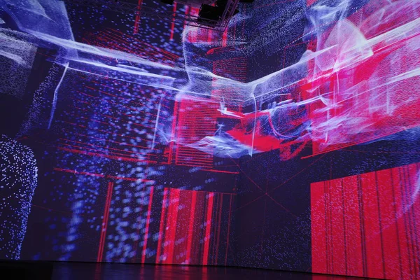 Sanat müzesini ziyaret et.