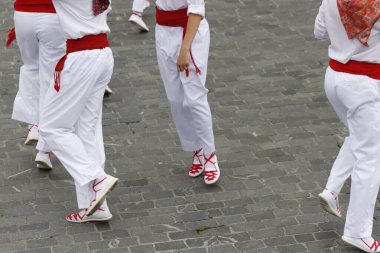 Bask halk dansı gösterisi