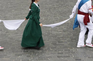 Bask halk dansı gösterisi