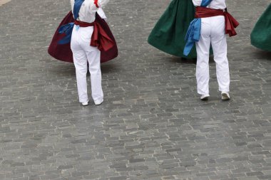 Bask halk dansı gösterisi