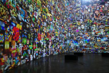 Sanat müzesini ziyaret et.