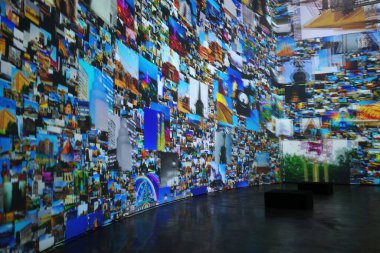 Sanat müzesini ziyaret et.